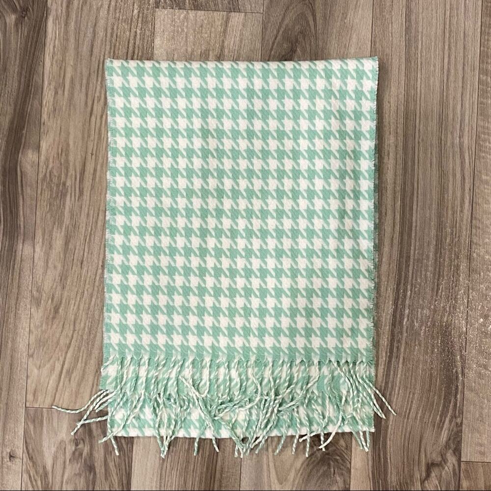 CROFT & BARROW Super Soft Green Houndstoothβ Acrylic Scarf UNUSED CONDITION